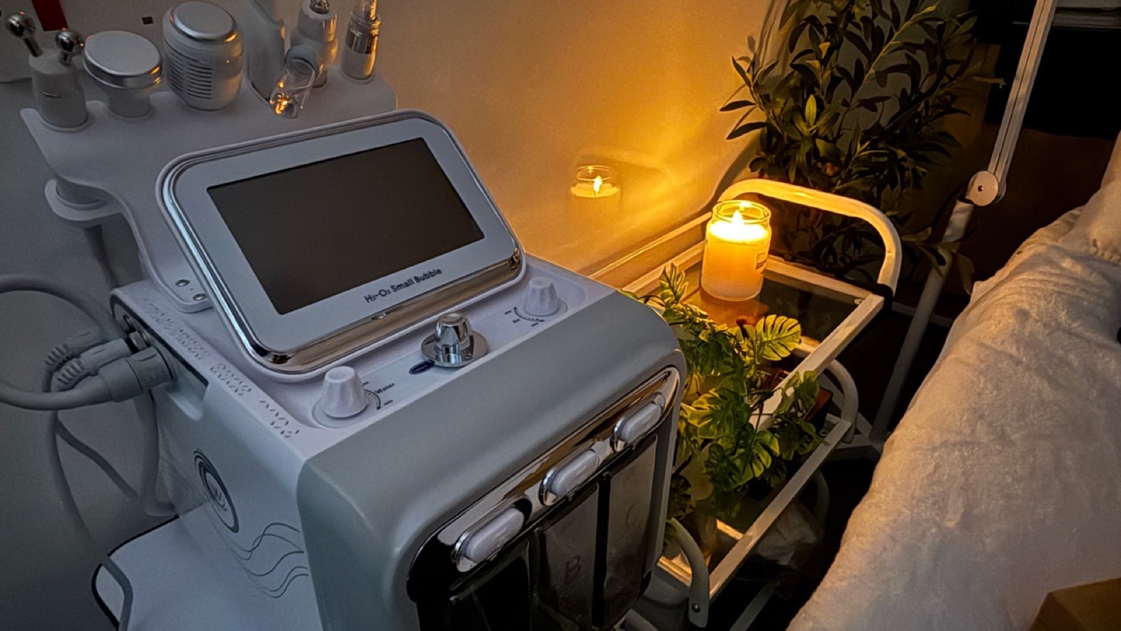 Real photograph of facial equipment in the Lida treatment room