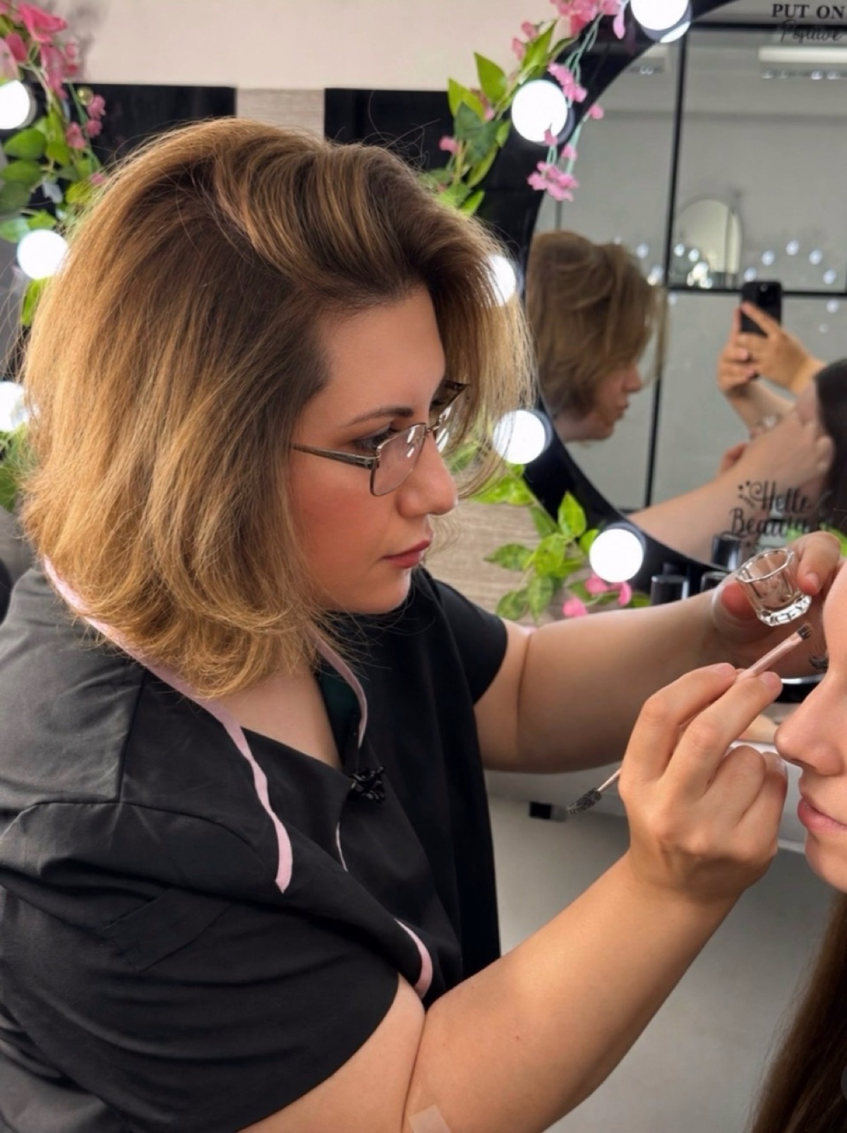 Real photograph of the Lida Aesthetics specialist at work